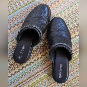 *YARD SALE!* Minnetonka Embossed Black Leather Mules